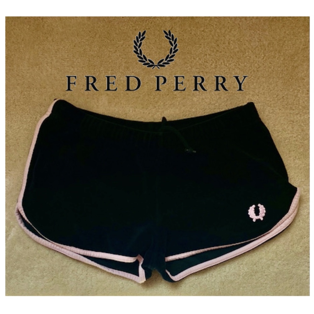Fred Perry black Velour shorts Baby pink wreath